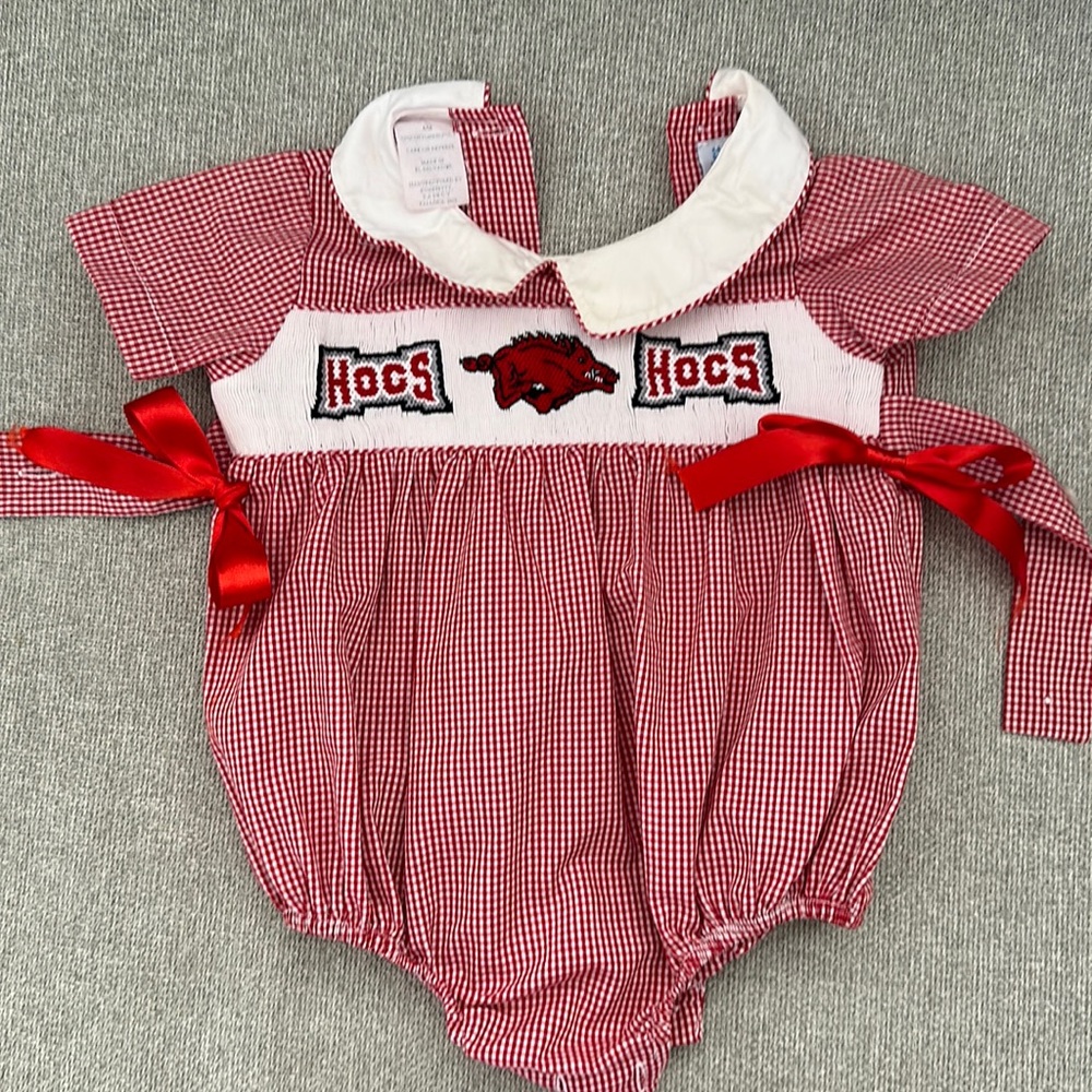 Razorback smocked bubble